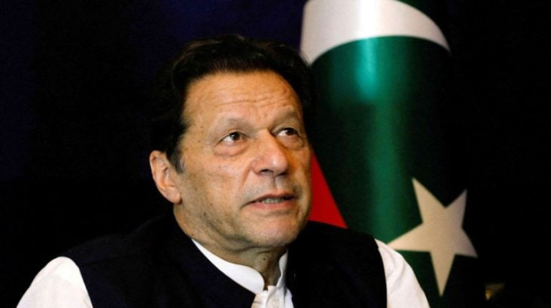 محكمة باكستانية تعلّق الحكم الصادر بحق عمران خان وتأمر بالإفراج عنه